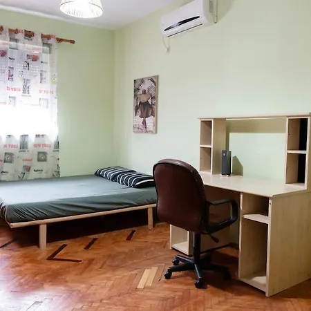 Cozy Near The Center Apartman Tirana